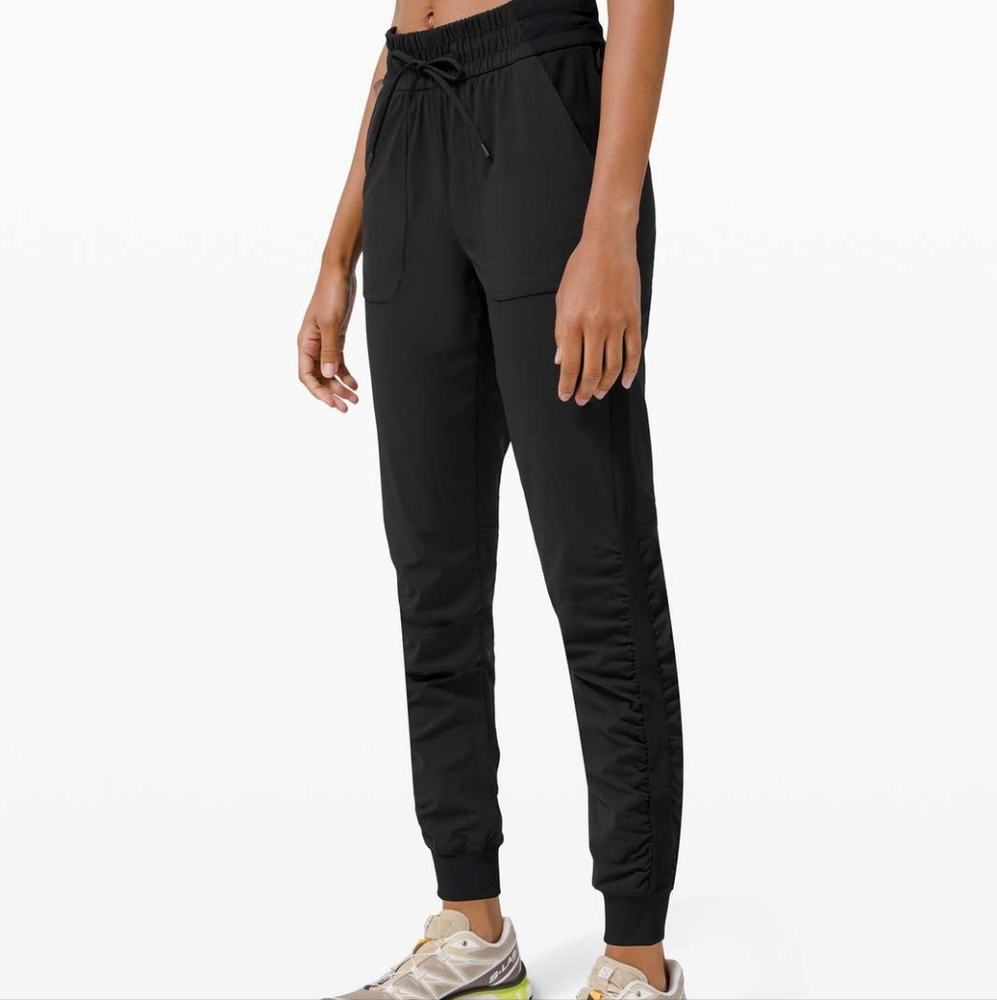 Lululemon - Beyond The Studio Jogger